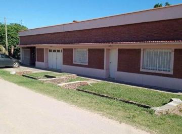 Casa · 100m² · 6 Ambientes · 1 Cochera · Casa Quinta Sauce Viejo 5 Ambientes + Pileta + Cancha de Padle + Jardín + Cochera + Parrilla