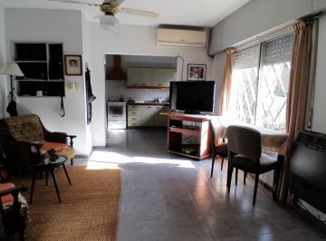 Casa · 50m² · 2 Ambientes · Comodoro Rivadavia 2961 (A m de Francia y Uriburu) - Casa Interna Única - Usd 37.000