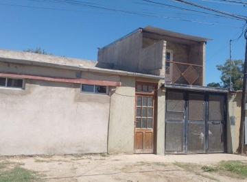 Casa · 140m² · 5 Ambientes · 1 Cochera · Casa en Venta 4 Dorm Cochera Roverano Santo Tome