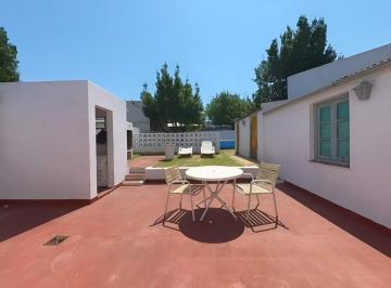 Casa · 151m² · 5 Ambientes · 3 Cocheras · Venta Casa 5 Ambientes Moron Centro Parque Cochera
