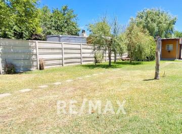 Casa · 60m² · 1 Ambiente · 1 Cochera · Venta Casa Monoambiente en Manzanares con Jardín