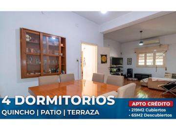 Casa · 219m² · 8 Ambientes · Casa en Venta 4 Dormi con Comodin y Patio Lourdes