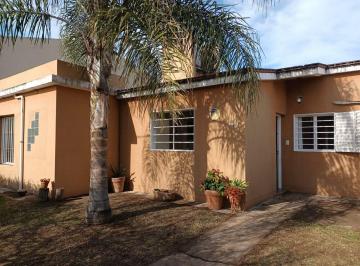 Casa · 92m² · 5 Ambientes · 1 Cochera · Casa en Venta Apto Bancor en Alberdi 3 Dorm.