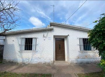 Casa · 186m² · 7 Ambientes · Venta Local Comercial con 2 Casas de 2 Dorm.