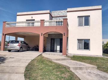 Casa · 255m² · 5 Ambientes · 2 Cocheras · Venta Casa 5 Amb. Los Naranjos Canning con Piscina