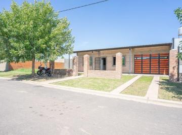 Casa · 132m² · 4 Ambientes · 1 Cochera · Venta: Casa 3 Dormi en Puerto General San Martin