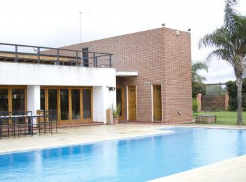 Quinta vacacional · 480m² · 3 Dormitorios · 7 Cocheras · Quinta - La Plata