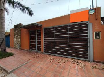 Casa · 150m² · 3 Ambientes · 3 Cocheras · Casa - Venta - 2 Dorm. - Merlo - Cochera - Quincho