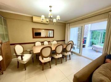 Casa · 149m² · 4 Ambientes · 1 Cochera · Casa en Venta 4 Ambientes con Cochera en Beccar