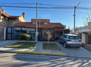 Casa · 70m² · 3 Ambientes · 1 Cochera · Casa en Venta en Neuquen Capital, Neuquén, Patagonia