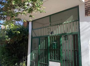 Casa · 1m² · 5 Ambientes · Triplex en Venta