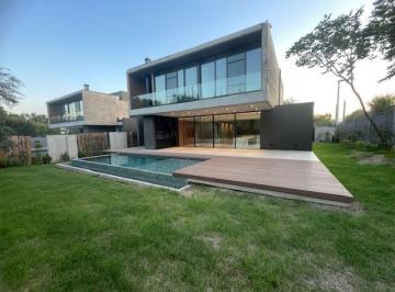 Casa · 241m² · 6 Ambientes · 2 Cocheras · Casa 3 Dorm. - Complejo Amara - Av Argentina 193 - Villa Allende Golf.