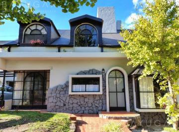 Casa · 120m² · 4 Ambientes · 1 Cochera · Venta Casa - Champagnat Country Club / Pilar