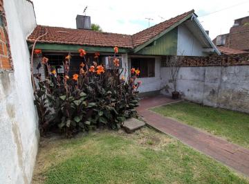 PH · 55m² · 3 Ambientes · 1 Cochera · Casa en Carhue Caseros, de 3 Ambientes con Patio Cochera y Jardin