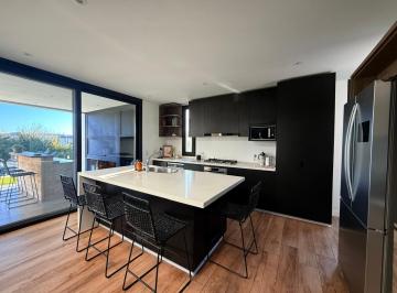Casa · 210m² · 5 Ambientes · Casa de 5 Ambientes en Alquiler Anual con Pileta