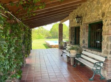 Casa · 220m² · 6 Ambientes · Casa en Alquiler, Villa Allende Golf