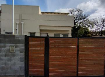PH · 90m² · 4 Ambientes · 2 Cocheras · PH en Caisamar