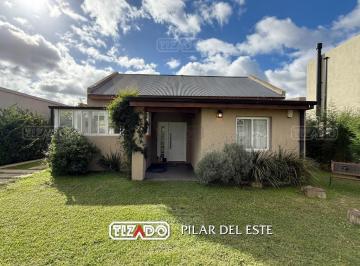 Casa · 187m² · 5 Ambientes · 1 Cochera · Casa en Venta Ubicado en San Ramón, Pilar del Este