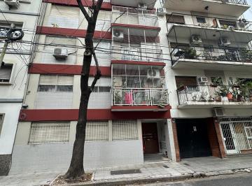 Departamento de 3 ambientes, Caballito · Amplio 3 Ambientes en Pleno Caballito con Balcón Al Frente. Muy Luminoso!