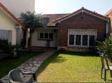 Casa · 147m² · 3 Ambientes · 2 Cocheras · Excelente Ubicación Chalet Ideal Uso Comercial Lote 344 m²