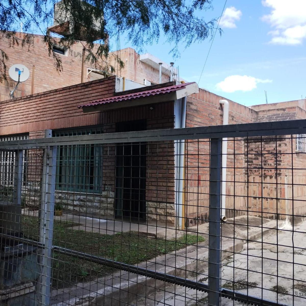 Venta de 2 Duplex +1 Departamento en Santa Isabel Segunda Sección.