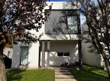 Casa · 146m² · 4 Ambientes · 1 Cochera · Venta de Casa en Muñiz
