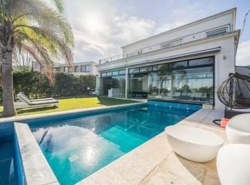 Casa · 420m² · 7 Ambientes · 1 Cochera · Casa en Los Alisos