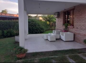 Casa · 160m² · 3 Ambientes · 1 Cochera · Casa en Exclusivo Barrio Privado Los Olmos