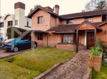 Casa · 260m² · 5 Ambientes · Casa en Venta en Maschwitz Country Club, Escobar, G. B. a. Zona Norte