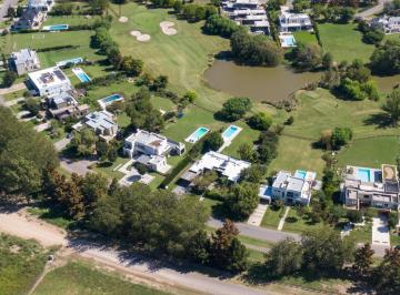 Casa · 300m² · 8 Ambientes · 2 Cocheras · Casa en Venta 4 Dorm. Estancias Golf