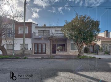 Casa · 175m² · 5 Ambientes · 1 Cochera · Casa en La Perla