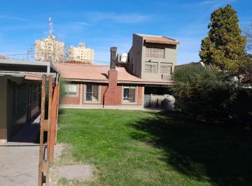 Casa · 450m² · 5 Ambientes · Vta - Casa de Tres Dorm. C/pileta + Dpto de Una Habitación - B° Alta Barda - Nqn