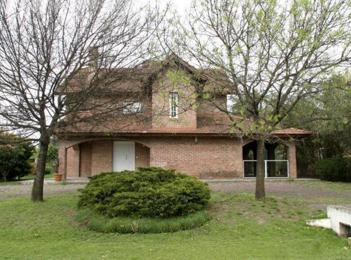 Casa · 270m² · 5 Ambientes · 2 Cocheras