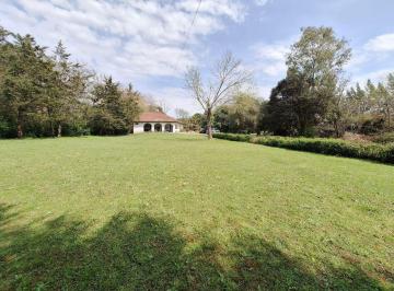 Quinta vacacional · 75m² · 2 Dormitorios · 8 Cocheras · Casa Quinta Venta o Permuta El Pato 8300 m² Pileta