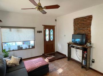 Casa · 75m² · 4 Ambientes · 2 Cocheras · Venta Casa 4 Ambientes en Longchamps con Pileta