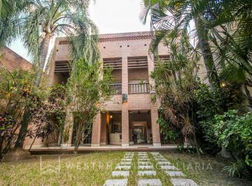 Casa · 620m² · 14 Ambientes · 4 Cocheras · Distinguida Casa de 620 m², en Zona Plaza Urquiza