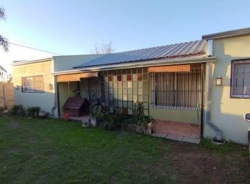 Casa · 72m² · 3 Ambientes · 1 Cochera · Casa en Venta en Melchor Romero