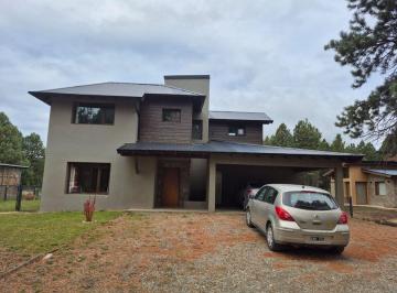 Casa · 215m² · 4 Ambientes · 2 Cocheras · Casa en Alquiler en Barrio Dos Valles