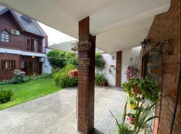 Casa · 268m² · 5 Ambientes · 2 Cocheras · Casa de 3 Plantas en Ciudad Madero