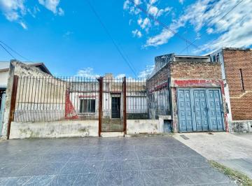 Casa · 130m² · 5 Ambientes · 3 Cocheras · Casa 5 Ambientes en Venta en Lomas de Zamora a Reciclar!