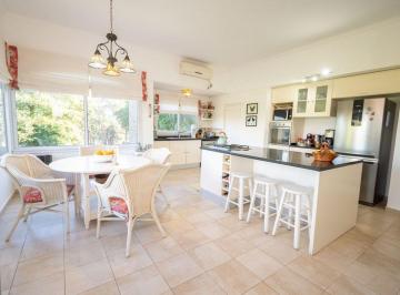 Casa · 332m² · 6 Ambientes · 1 Cochera · Se Vende Hermosa Casa en Club Nautico Ubajay