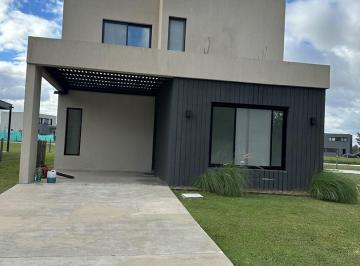 Casa · 130m² · 4 Ambientes · 1 Cochera · Casa con Pileta en Alquiler en El Aljibe, Pilar, G. B. a. Zona Norte