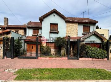 Casa · 283m² · 6 Ambientes · 2 Cocheras · Casa en Hurlingham