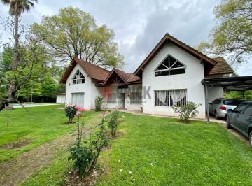 Quinta vacacional · 377m² · 7 Ambientes · 3 Cocheras · Cómoda Casa Quinta en La Lonja - Pilar