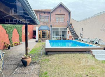 Casa · 210m² · 5 Ambientes · 2 Cocheras · Casa 4 Ambientes con Piscina en Venta - Quilmes