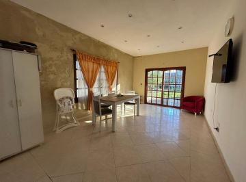 Casa · 100m² · 3 Ambientes · 4 Cocheras · Venta Casa 3 Amb con Cochera Castelar Permuta