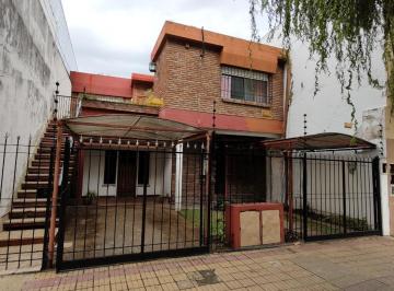 Casa de 4 ambientes, Avellaneda · Excelente Propiedad Multifamiliar en Wilde: Ideal Para Vivienda o Emprendimiento