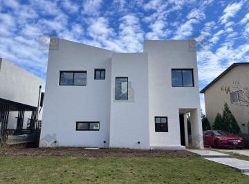 Casa · 160m² · 4 Ambientes · 1 Cochera · Casa en Alquiler en Santa Elena, Pilar del Este, Pilar