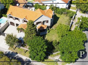 Casa · 311m² · 6 Ambientes · 2 Cocheras · Exclusiva Residencia en Los Troncos