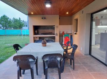 Casa · 1000m² · 3 Dormitorios · 1 Cochera · Casa en Cantegril, Funes